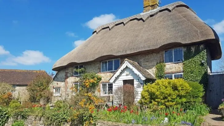 Thatched cottage in Amberley, one fo the prettiest villages in Sussex